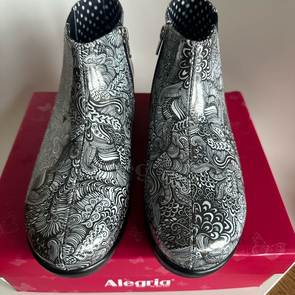 Algeria rain boots with side zipper. NWT $150 at Nordstrom. Size 9-1/2 EUR 40